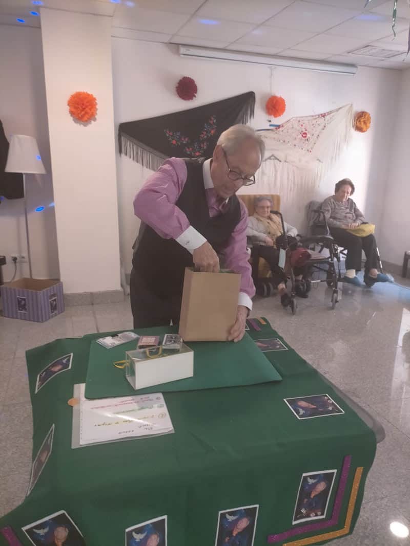 Actuación de un mago en Torrejon-Edalia