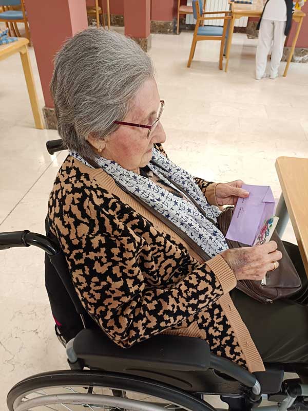 Residente de Valladolid-Riosol con su detalle por el día de la madre