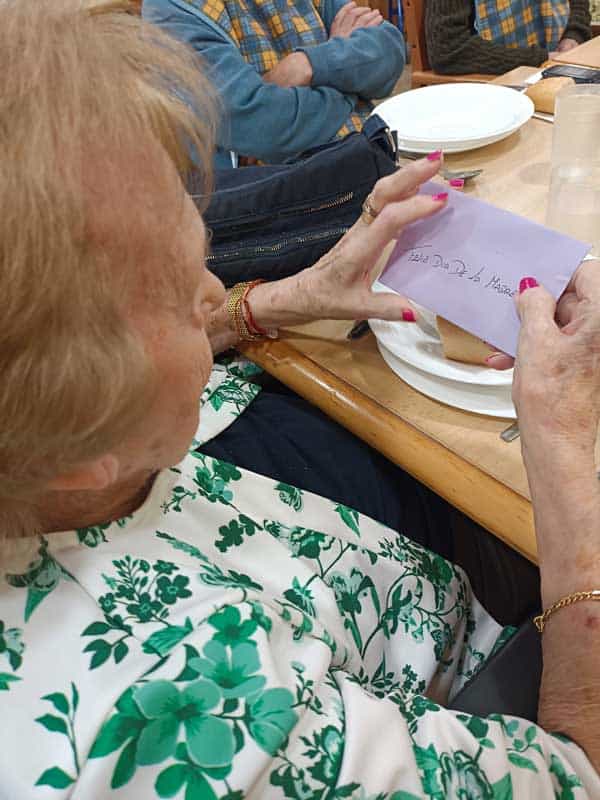 Residente de Valladolid-Riosol con su detalle personalizado por el día de la madre