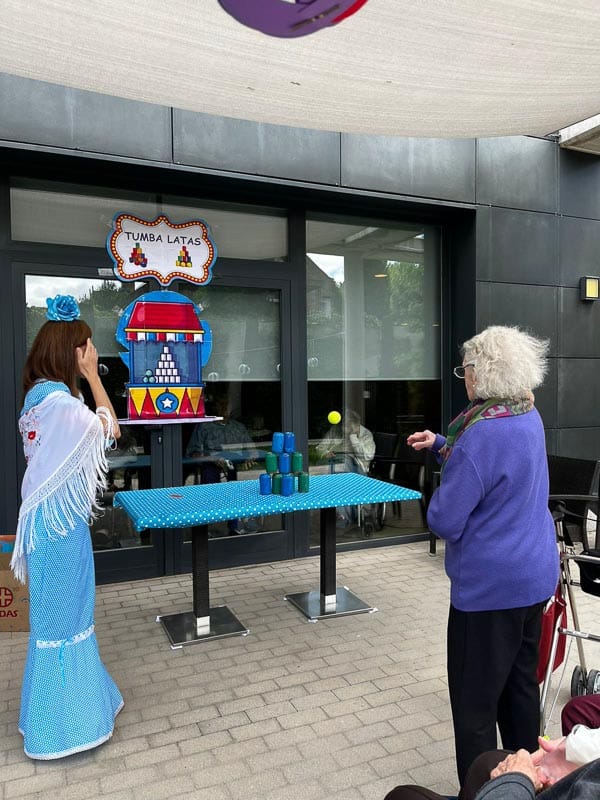 Juego de lanzar pelota por el Día de San Isidro