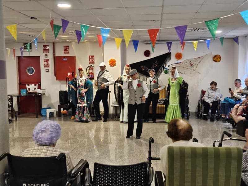 Baile de chotis por el Día de San Isidro