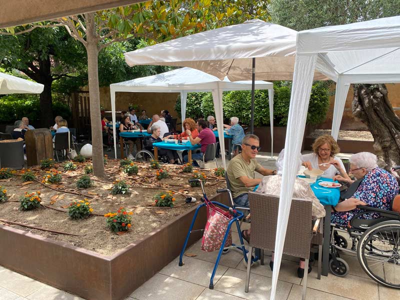 Paella popular en el jardín de Sabadell-Allegra