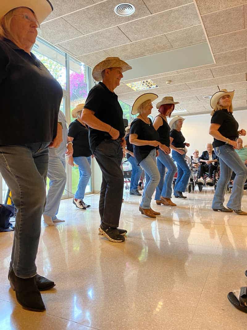 Baile en el comedor de Sabadell-Allegra