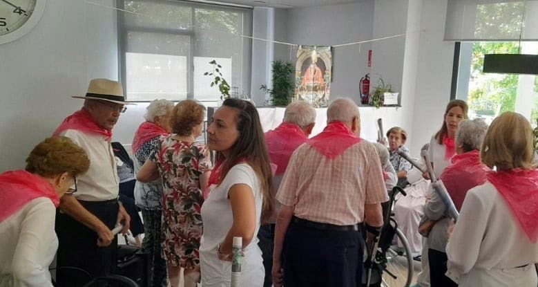 Residentes y trabajadores celebran el día de San Fermín