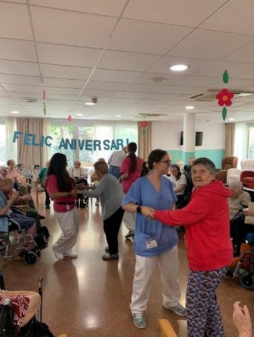 Baile de celebración de los cumpleaños del mes