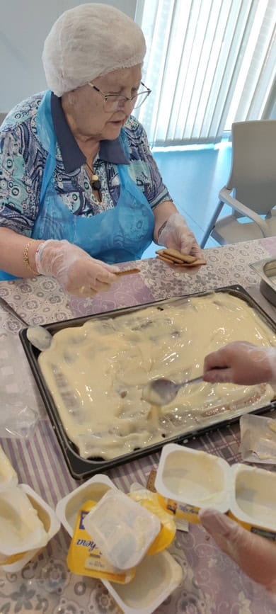 Resultado final de la tarta preparada por los asistentes