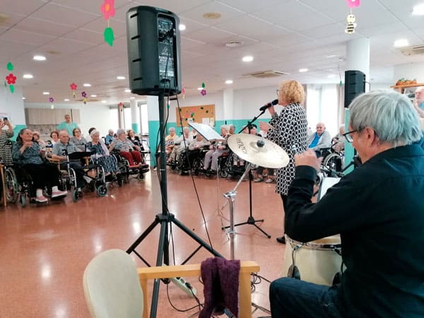 El grupo Can Seixanta es un grupo musical que visita varias ocasiones al año la residencia