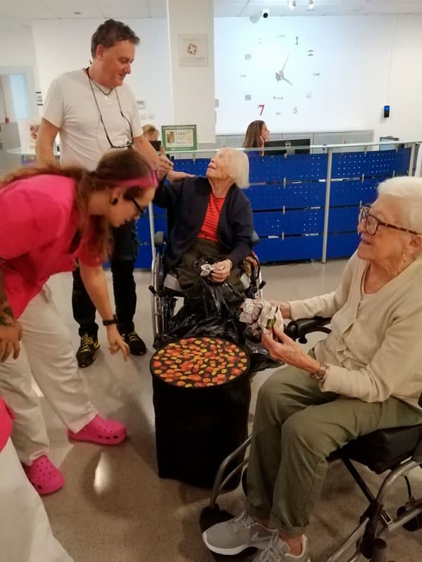 Residentes y empleados prepararon una tarde muy especial para celebrar la castañada