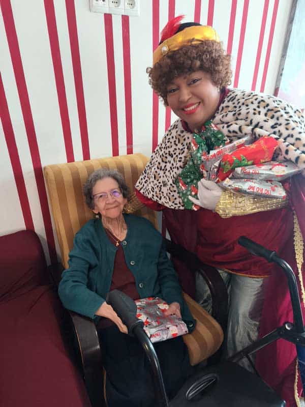 Baltasar entrega regalos