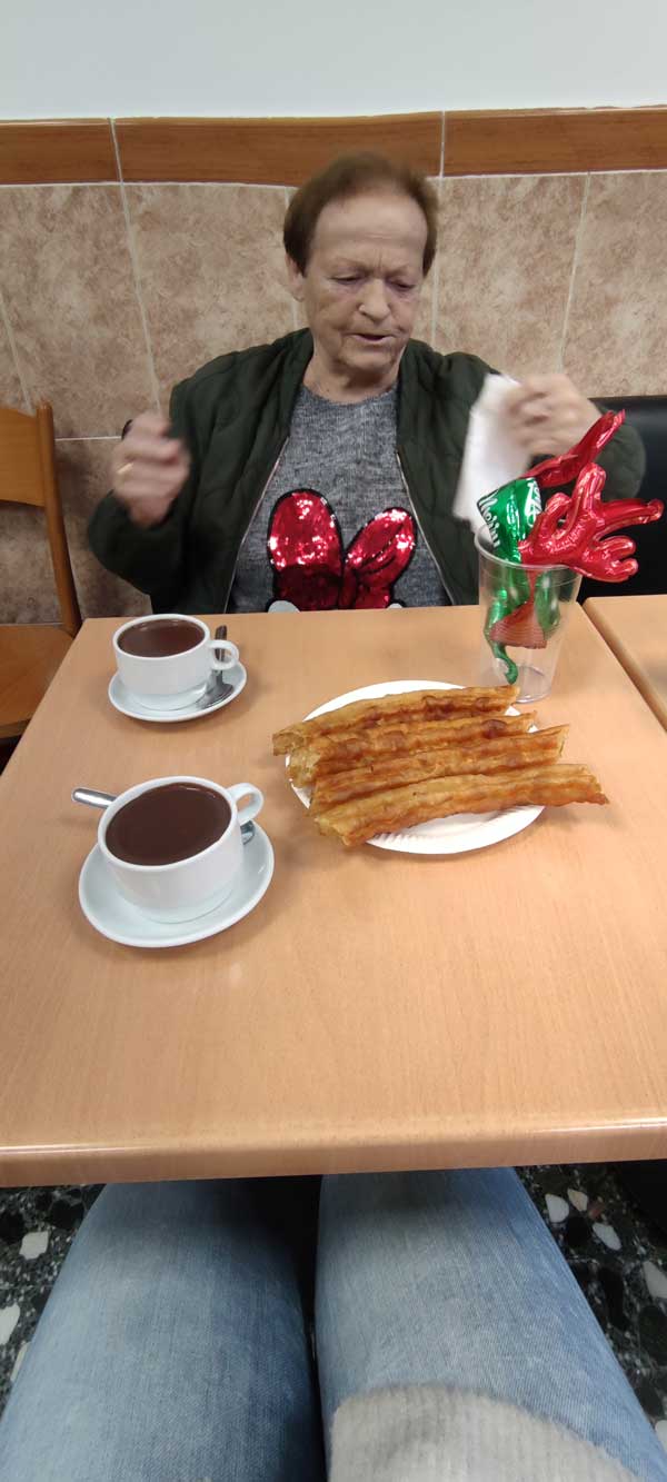Comieron unos deliciosos churros con chocolate