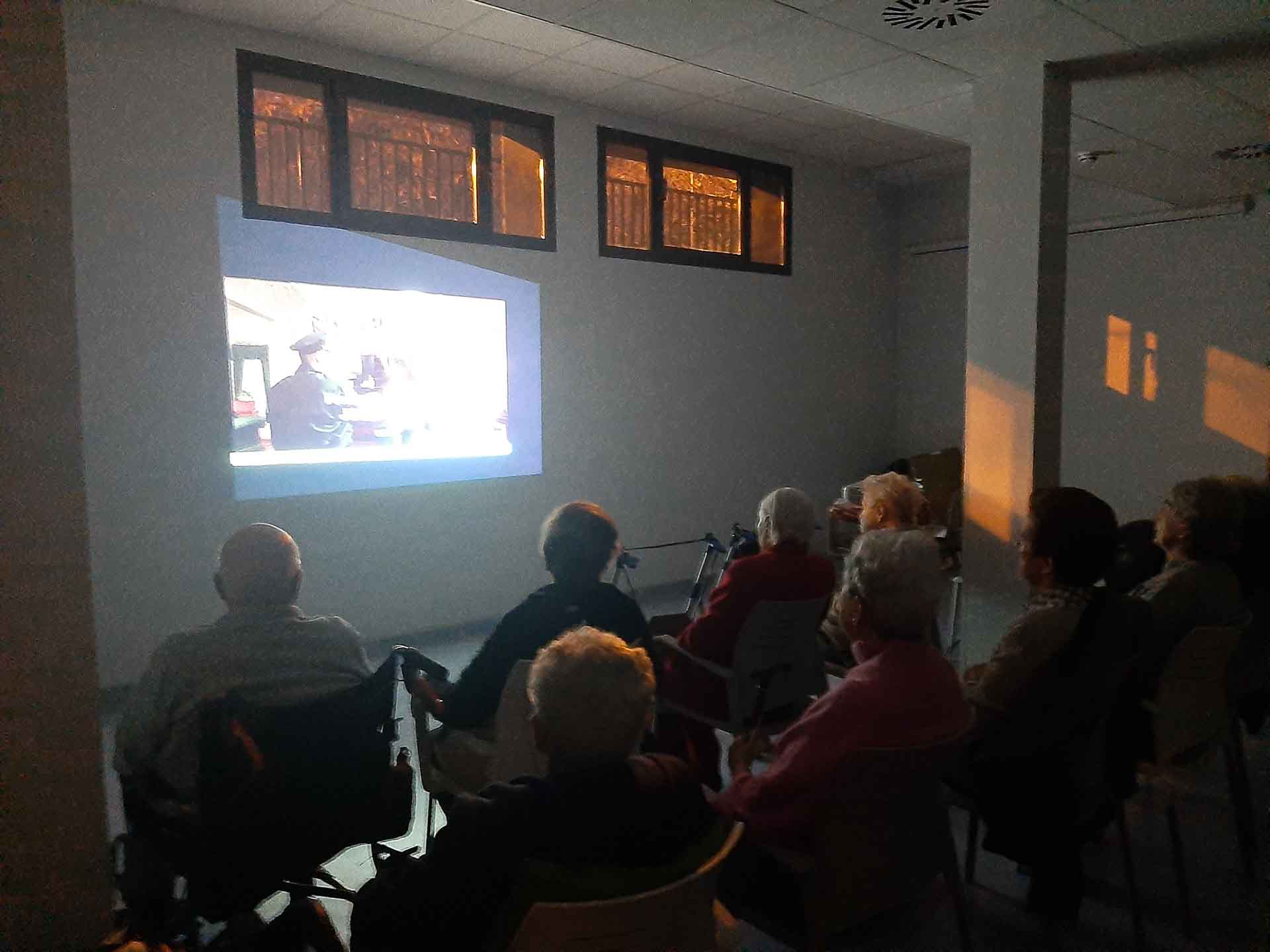 En la sesión de cine vieron una típica película navideña