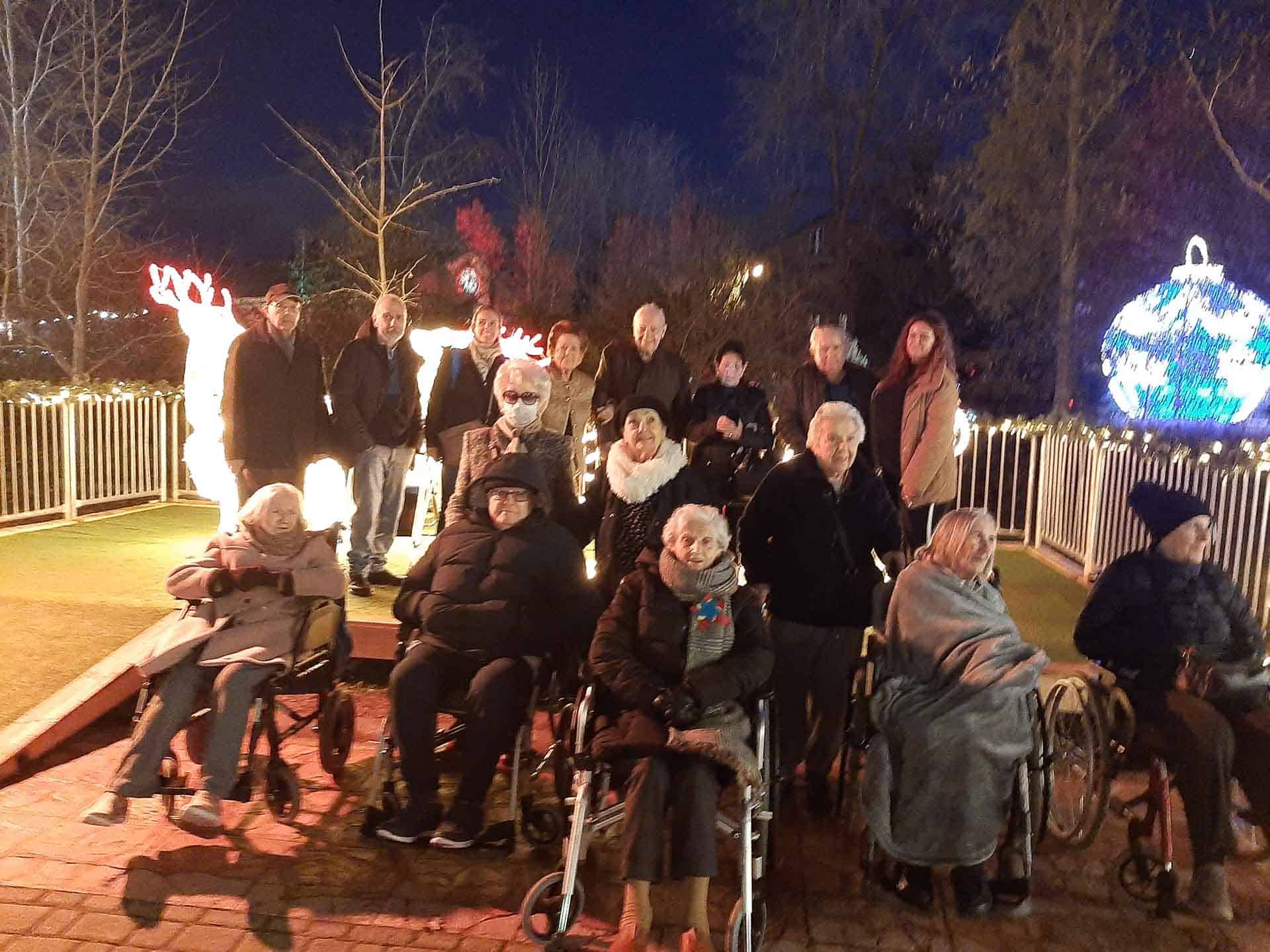 Residentes posan en la excusión al Manatial de los Sueños