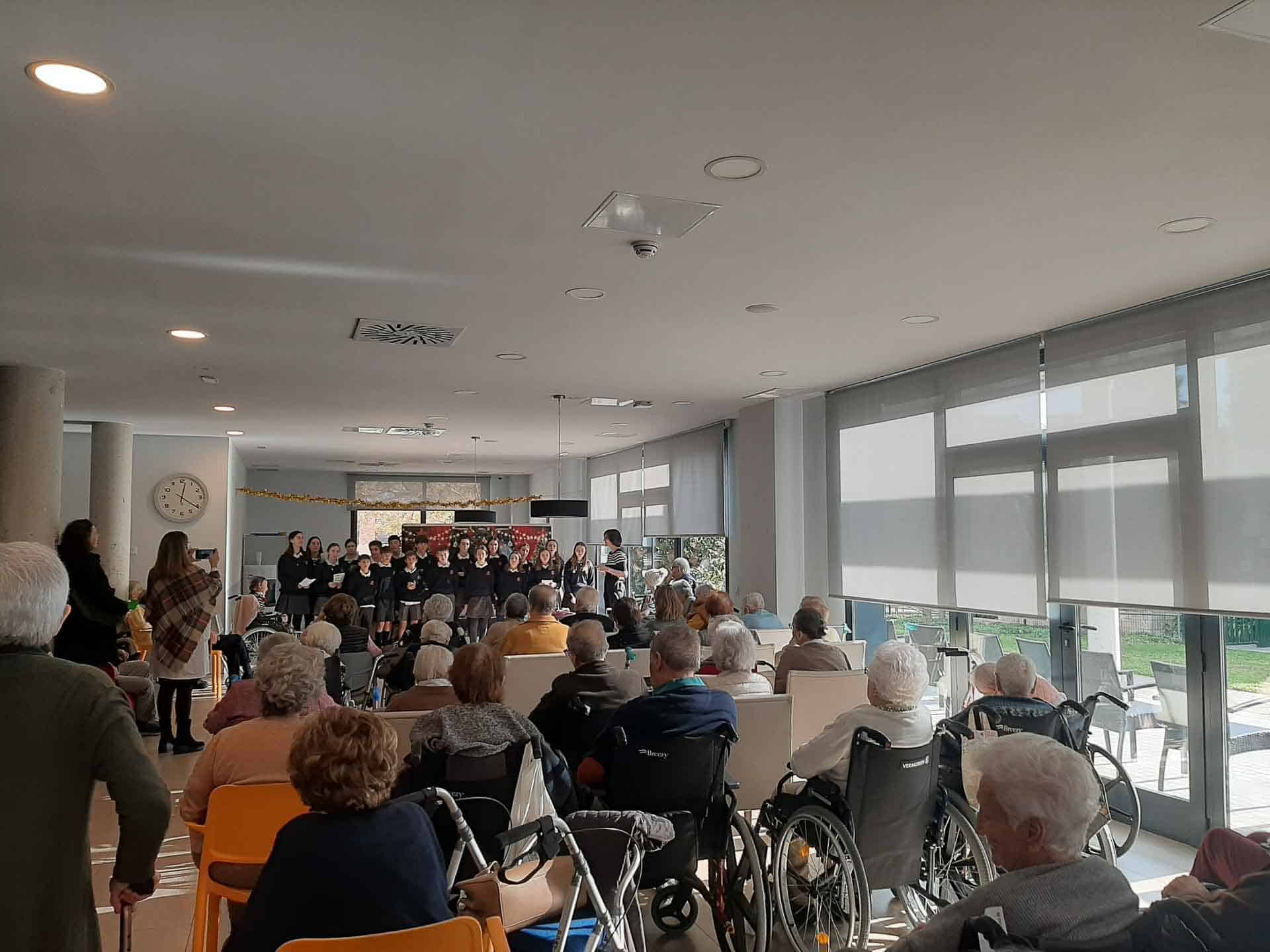 Visita de un coro durante la Navidad