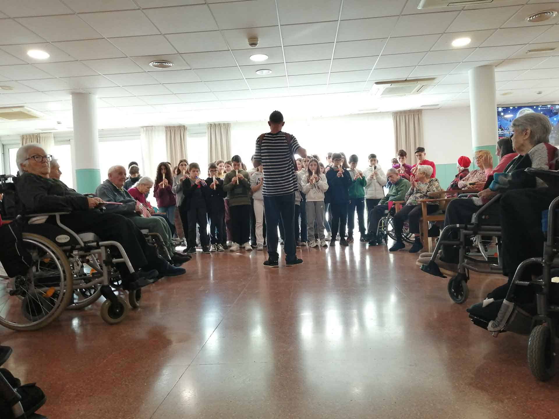 Foto de familia de la visita del colegio