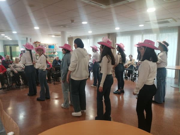 Actuación de los alumnos de Camps Blancs