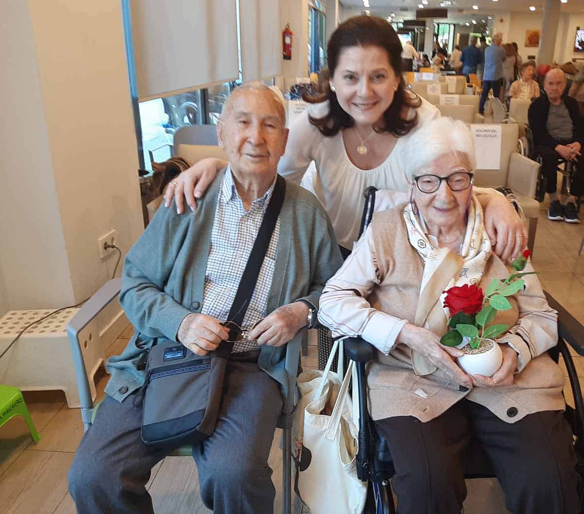 Cumpleañeros de Madrid-Edalia con su detalle floral