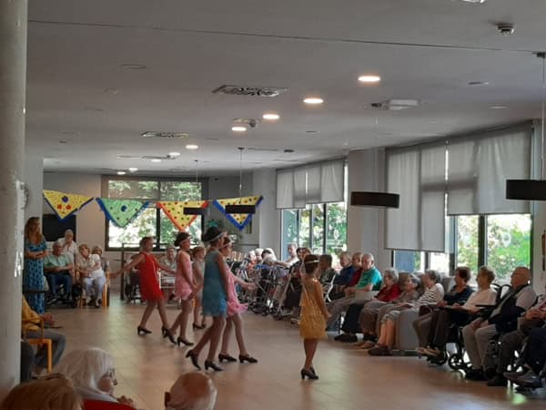 Actuación de la escuela de danza Tersicore