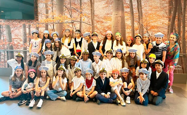 Imagen de grupo del coro del C.H.A. en la recepción del centro