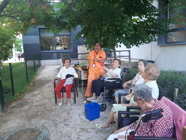 Los residentes se divieron con pistolas de agua en la Fiesta del Agua de la residencia