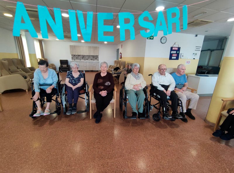 Comedor decorado para celebrar los aniversarios del mes de junio