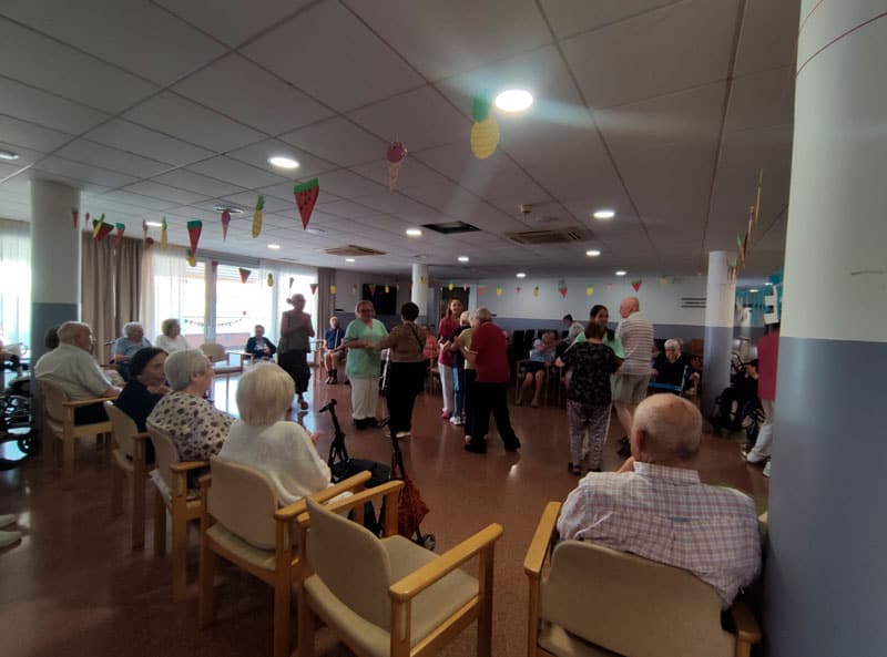 Los alumnos del colegio Benviure ofrecen una actuación musical