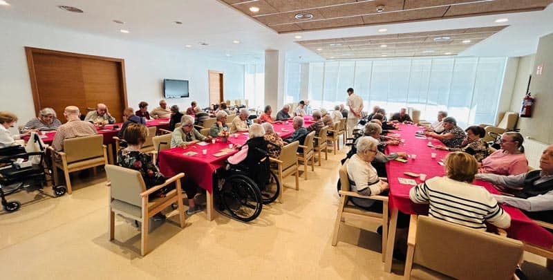 Vista del salón durante el bingo