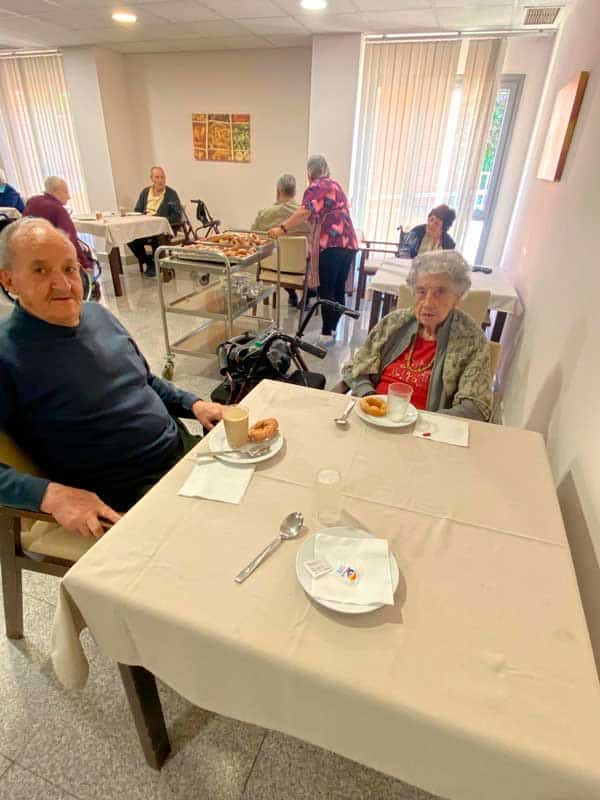 Residentes prueban las rosquillas