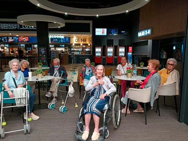 Residentes felices en el cine