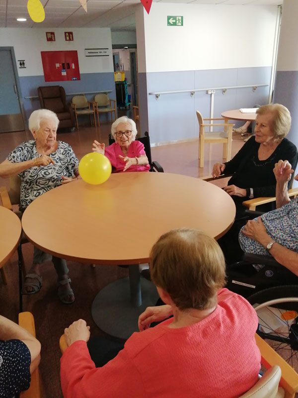 Durante la visita realizaron una actividad con globos
