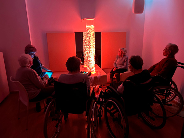 Sala multisensorial de Allegra donde los residentes también ejercitan mente y cuerpo