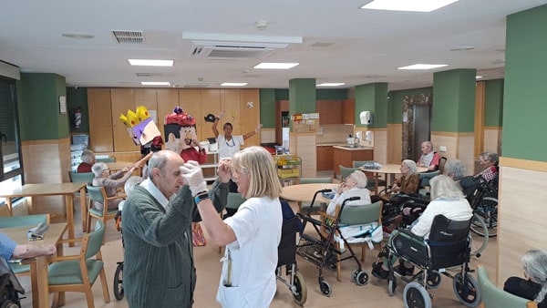 Los residentes bailan para celebrar las fiestas de Valladolid