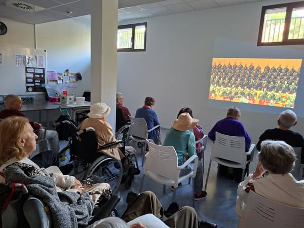 Visionado del desfile por el día de la Hispanidad