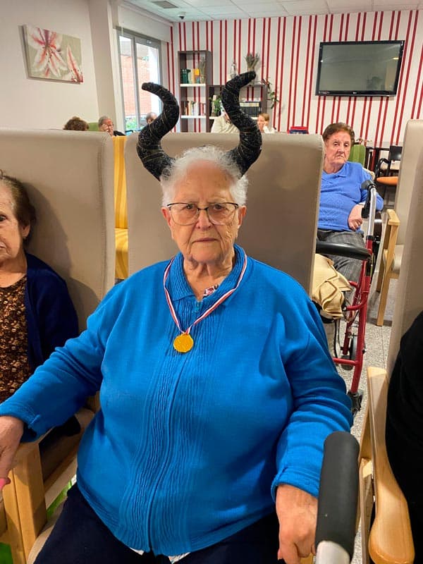 Una residente vestida por Halloween