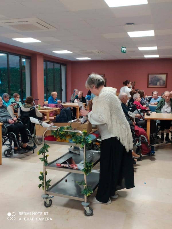 Reparto de castañas el día de magosto