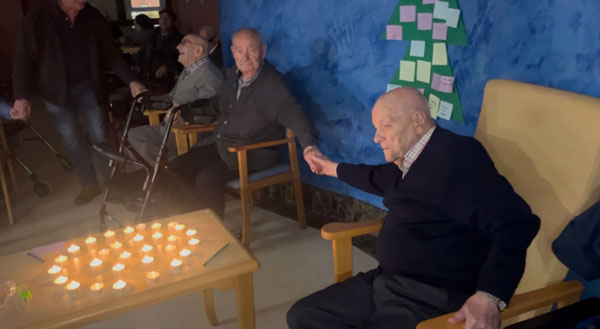 Un residente feliz durante la Navidad