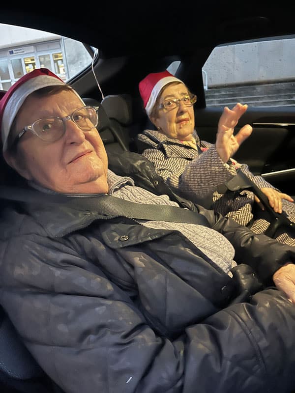 Los residentes dentro de los taxis