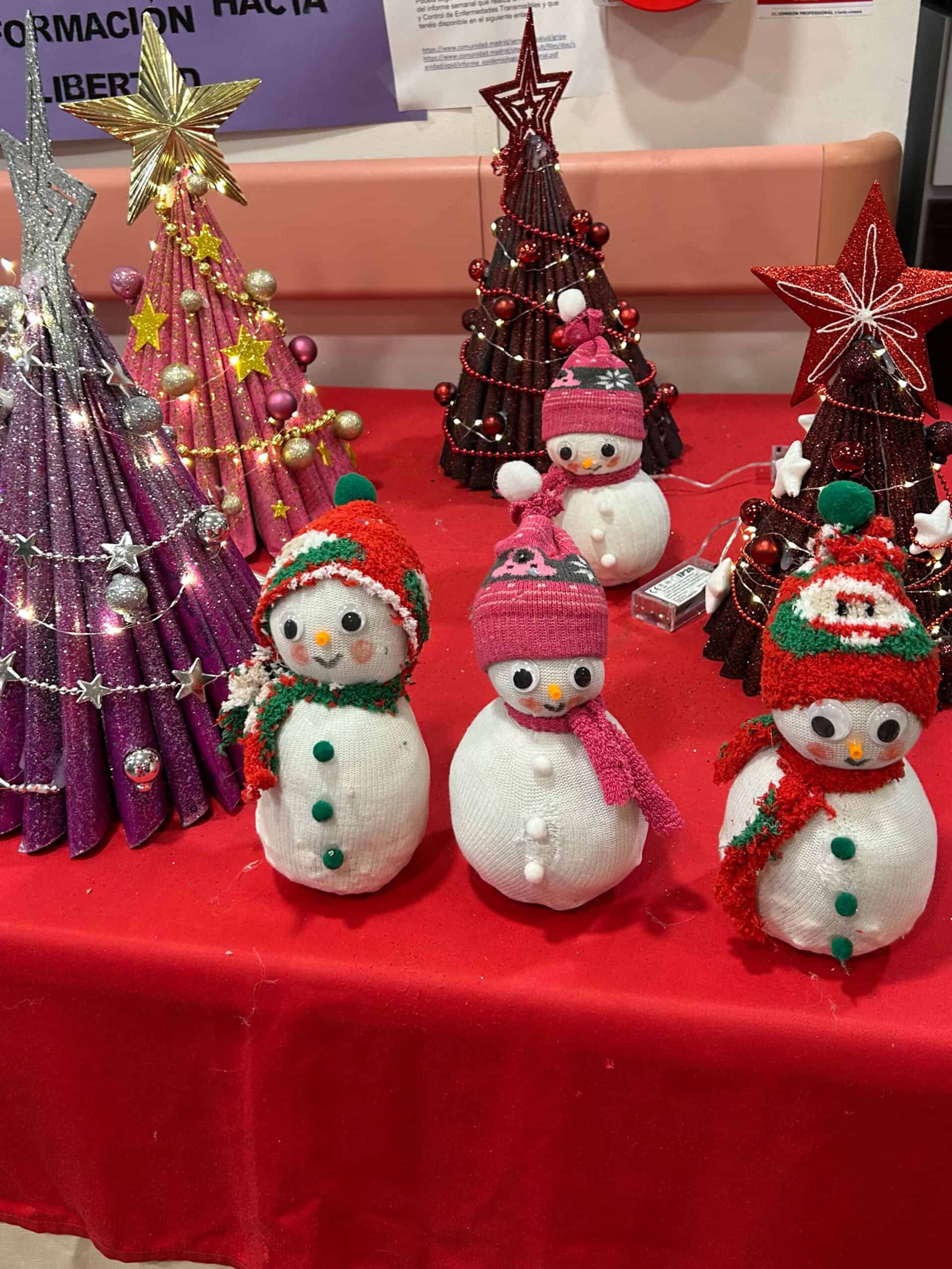 Resultados de manualidades de árboles y muñecos de nieve