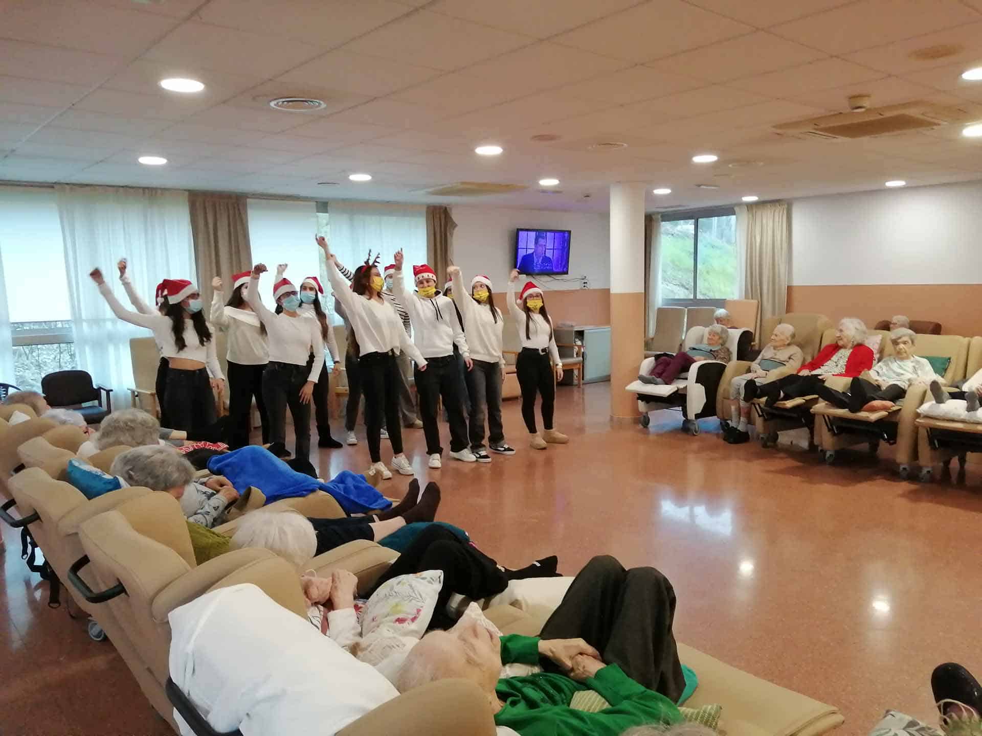 Actuación de los alumnos del colegio Camps Blancs