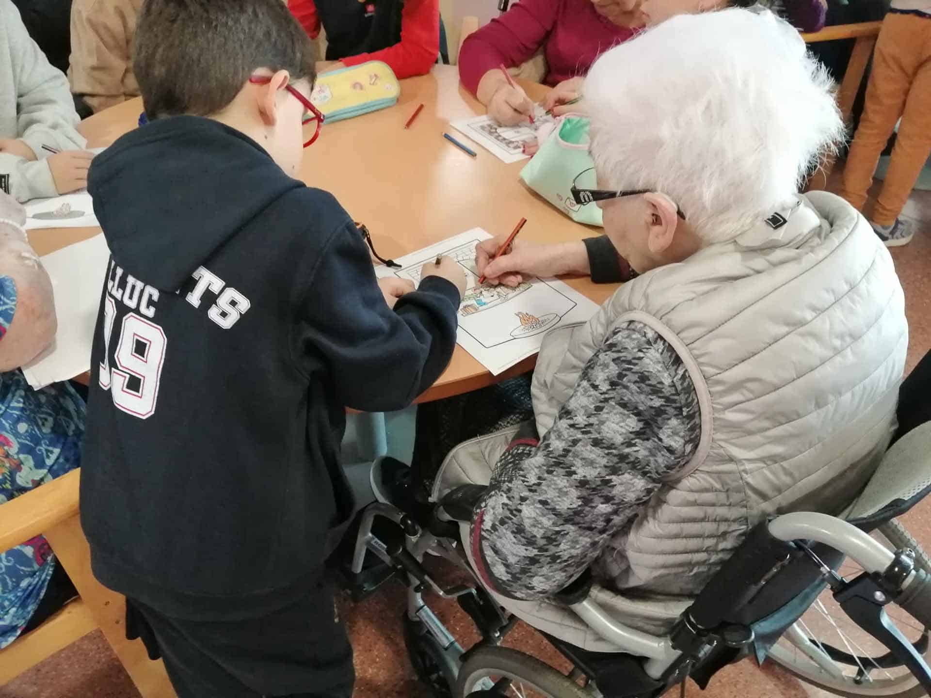 Dinámica de pinturas con alumnos de primaria