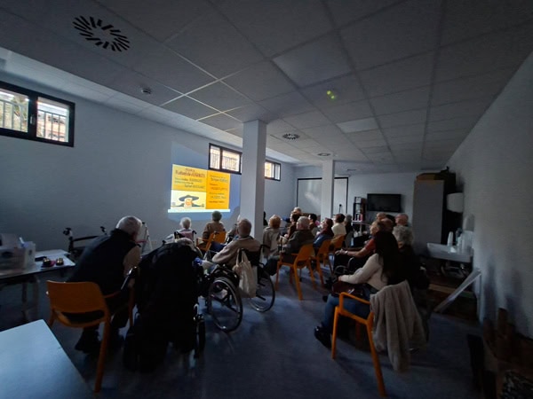 La sala común se convierte en un cine improvisado durante estas sesiones
