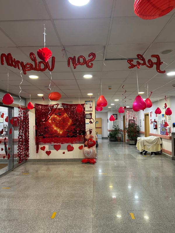Vista de la decoración del centro por San Valentín