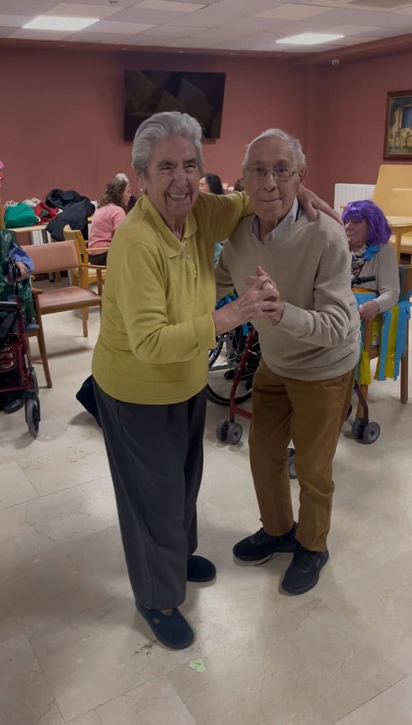 Baile en el comedor por Carnaval