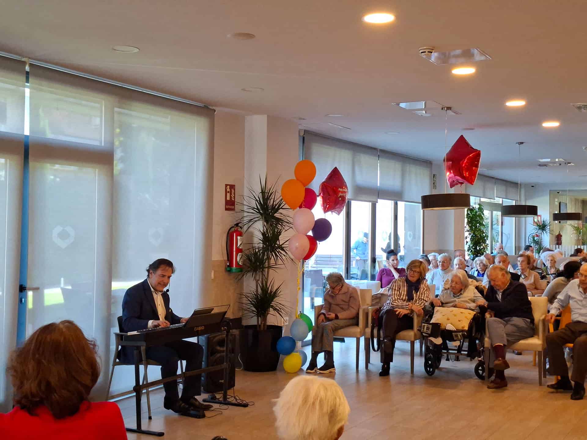 Vista del comedor en la sesión de celebración de los cumpleaños