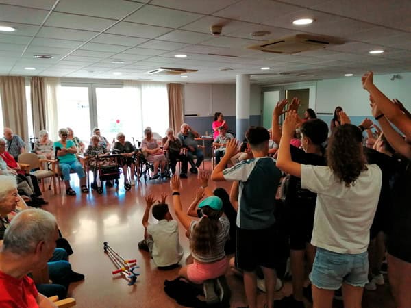 Coreografías a cargo de los alumnos de colegios visitantes