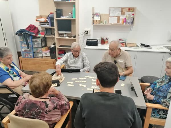 En la despedida aprovecharon para otra sesión de dominó