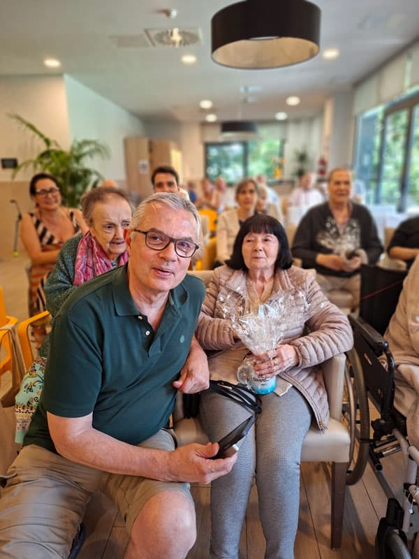 Familiares y residentes siempre disfrutan mucho de la jornada de cumplemes