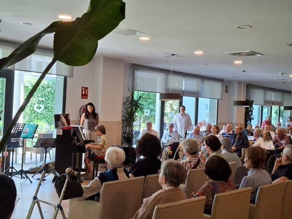 Vista del comedor durante el concierto de la Flauta Mágica