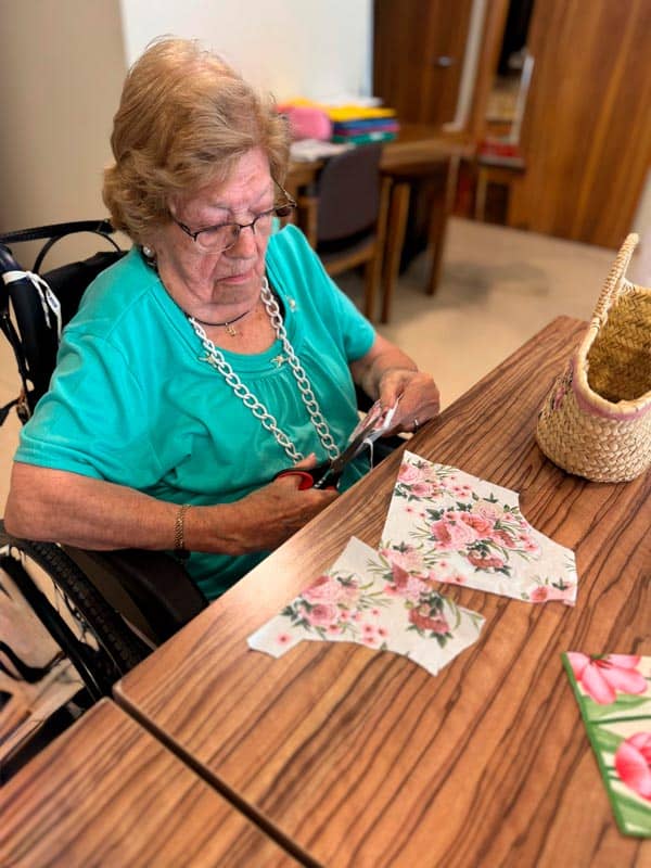 Residente corta telas para las manualidades