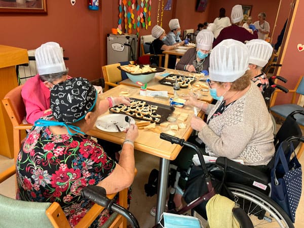 Taller de cocina en el comedor de la residencia Riosol