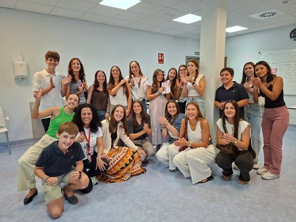 El grupo de alumnos de bachillerato que visitó la residencia